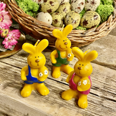 Zajko v nohaviciach s vajíčkom